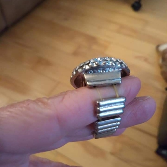 🇨🇦 Gothic Dinner Ring - Picture 3 of 3